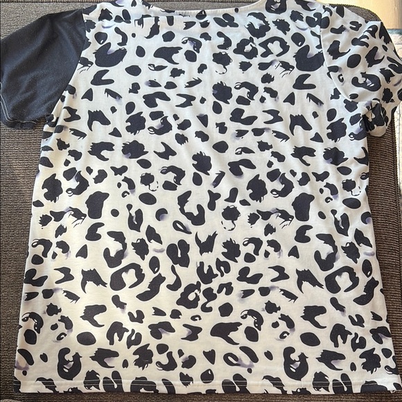 Chic Leopard Print Colorblock Top - Picture 2 of 3